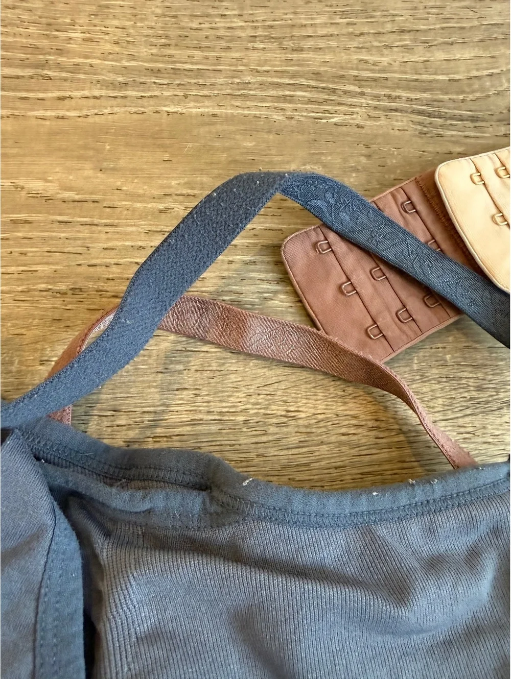(4) Kindred Braverly Sublime Hands-Free Pumping & Nursing Bra- Regular (B-D) / M